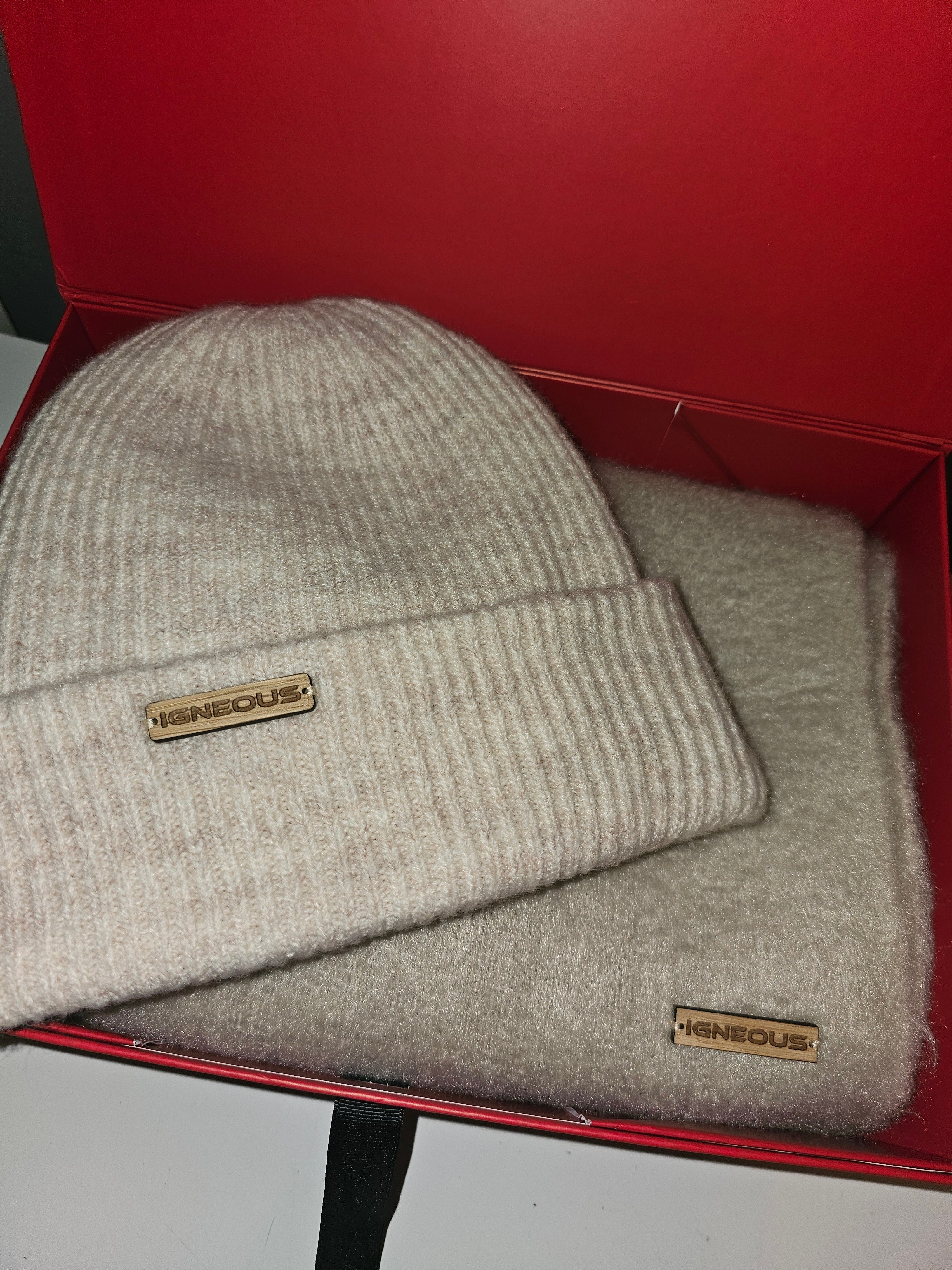 IGNEOUS WOOD LOGO HAT AND SCARF SET stone